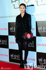 组图：崔始源金荷娜李升基等为《辩护人》站台