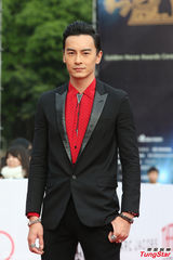 组图：郑元畅张钧甯新剧再现金马奖寒风走红毯