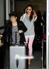 高清组图：全智贤飞抵戛纳 将亮相《雪花秘扇》红毯