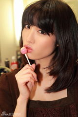 组图：G奶女星爆乳写真走红 长相酷似蔡依林