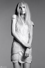 高清图：斯威夫特《ELLE》大片 时尚歌手笑容甜美