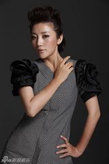 组图：王沫溪转型“延安政委” 新写真难掩高贵气质