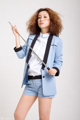 组图：秦海璐变身麻辣老师 教学生如何谈恋爱