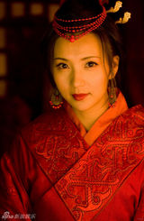 高清图：《三国》再曝剧照 陈好大红嫁衣入洞房