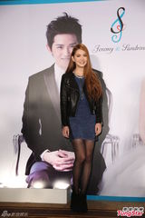 组图：纪佳松张榕容补办婚礼 潘玮柏闹场抢妻