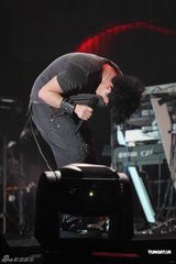 组图：林宥嘉演唱会high翻广州 歌迷热情大喊安可