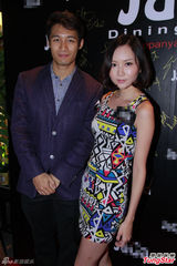 组图：黄百鸣捧新人盛君 挺吴思远尔冬升任会长