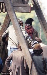 幻灯图集：德普执导音乐录影带 现场“吊死”演员