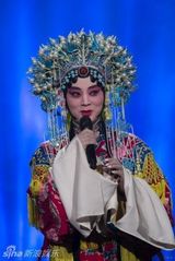 组图：《国色天香》戏曲真人秀 黄征厕所学小生