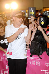 高清组图：陈奕迅笑言自己无心肝 有意看哈林演出