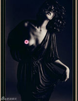 组图：内衣超模半裸大片抖椒乳姿态诱人