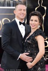 组图：奥斯卡红毯-钱宁-塔图姆热吻怀孕娇妻