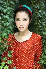 组图：方安娜清新小女人风情写真