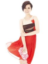 组图：海清登杂志封面 “粉红女郎”展率性真我