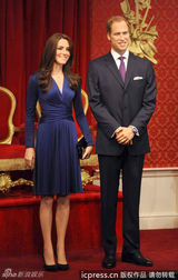 组图：威廉凯特庆纸婚推蜡像 戴安娜蜡像首披红装