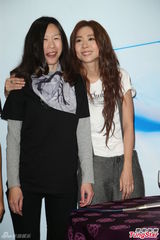 组图：陈绮贞演唱会男友现身 豪放上演女女舌吻