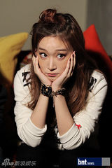 组图：TeenTop拍摄广告写真 精致亮相摄影棚