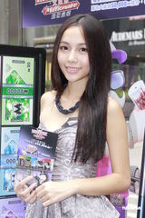 组图：香港嫩模情愿有钱不赚 搁置赴日拍广告