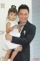 组图：电眼女娃迷倒林峰 萌生当爸念头