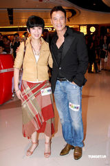 幻灯图：《岁月神偷》获水晶熊奖 吴君如称实至名归