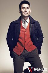 组图：严宽绅士写真优雅温柔“与猫共舞”