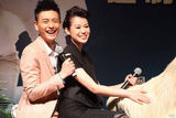 组图：黄宗泽胡杏儿昔日台前幕后甜蜜恩爱