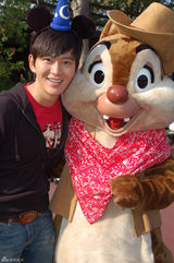 高清组图：黄明游玩东京迪士尼 重返童年欢乐时光