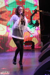 组图：张韶涵白色精灵装现身新专辑北京首唱会