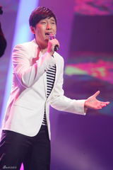 高清组图：新浪网络盛典满江现场激情演唱