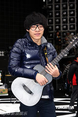 幻灯：杨丞琳为跨年演唱会卖力彩排