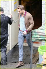 组图：布莱克片场披婚纱吻新郎 老公帅气探班