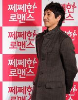 高清图：崔江熙李善均出席《吝啬罗曼史》发布会