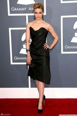 高清图：格莱美红毯 戴安娜-艾格伦黑裙烟熏妆