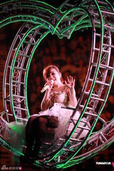 组图：梁静茹演唱会落幕 与表哥同台合唱