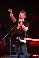 组图：古巨基变明星篮球队经理 阿sa为男友助威