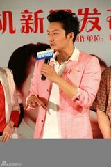 组图：涂松岩《离婚协议》发布会休闲帅气亮相