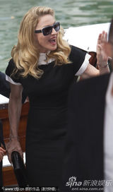 组图：《W.E》发布会 导演麦当娜现身霸气十足