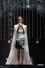 组图：关心妍个唱舞台美轮美奂 亲友老板皆捧场