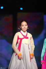 高清组图：KARA与Rainbow等参加韩服秀 展现古典美