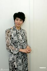 组图：袁咏仪担任义工帮弱势女寻找自我