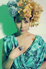 组图：阿朵花色写真大展文艺范儿