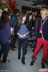 组图：孙燕姿橙发亮眼披黄金甲 许美静助阵