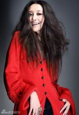 组图：唐雯“中国红”写真大片 性感妖娆霸气十足