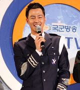 高清图：韩国演艺士兵演唱会 KARA和f(x)到场助兴