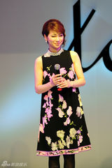 组图：仙妻水谷雅子亮相活动分享美容秘诀