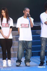 幻灯图：演艺界情系玉树大汇演 麦浚龙等演唱