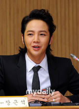 组图：韩国艺人张根硕为母校捐赠六百六十万人民币