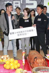 组图：黄芷晴望母亲节前出院 姜皓文慰问黄日华