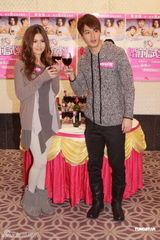 组图：周秀娜罗仲谦庆功宴喝醉 扬言票房千万游冬泳