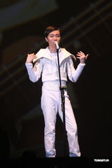 组图：苏打绿小巨蛋激情开唱 Ella现身上台秀舞姿